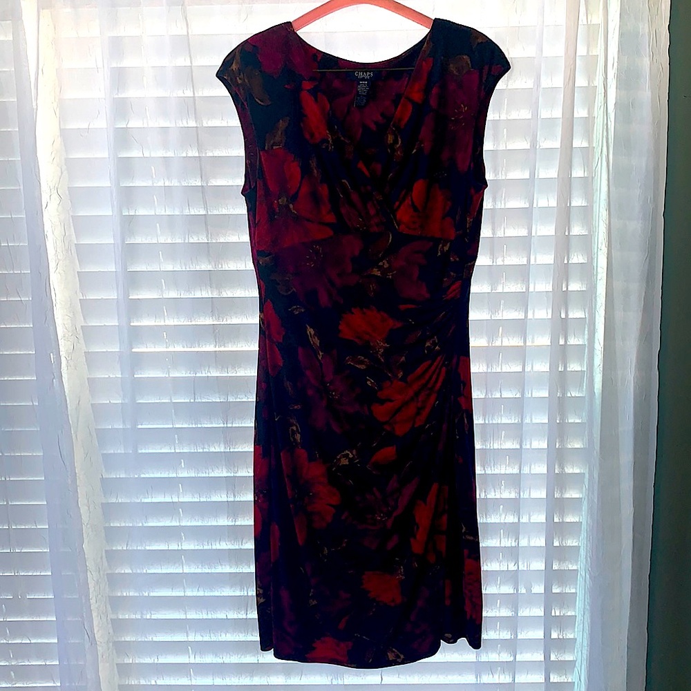 Figure flattering cocktail dress, size M.